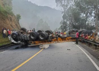 Kigali-Gakenke Road Temporarily Closed Following Truck Accident in Buranga