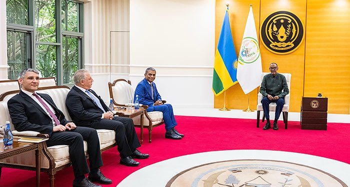 Kagame meets international investors in tourism, hospitality