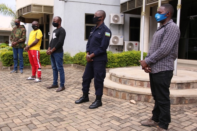 Five arrested including police officer for fraud