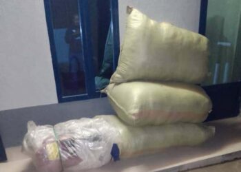 Police in Nyagatare impound vehicle with 11 bales of smuggled clothes