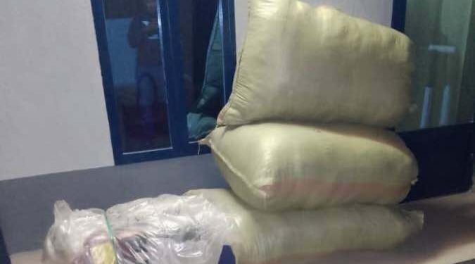 Police in Nyagatare impound vehicle with 11 bales of smuggled clothes