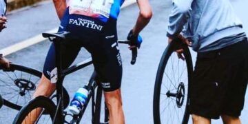Chris Froome missing out on stage win in Rwanda due to puncture
