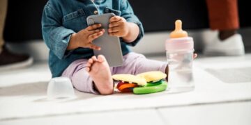 Experts call for clampdown on formula milk marketing