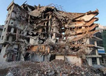Turkey issues arrest warrants over collapsed buildings