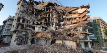 Turkey issues arrest warrants over collapsed buildings