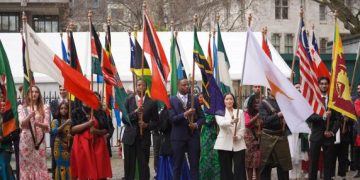 Commonwealth Secretary-General raises Peace Flag to mark Commonwealth Day
