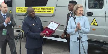 Russia gives Burundi mobile lab to fight infectious diseases