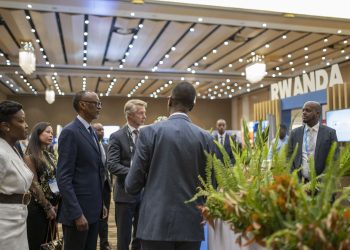 Kagame fustigates the limited mobile connectivity in Africa