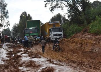 Over 500 vehicles stuck in Gina – Pimbo road in DRC