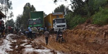 Over 500 vehicles stuck in Gina – Pimbo road in DRC