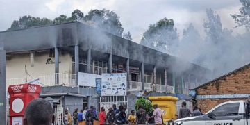 Fire engulfs commercial building at Musanze Bus Park