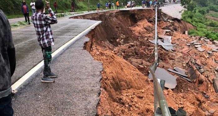 Heavy rains cut off Huye-Nyamagabe highway
