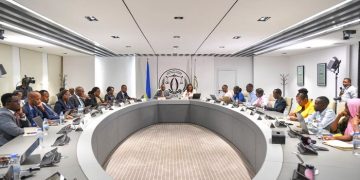 Central Bank Lowers Interest Rate Despite Stable Inflation