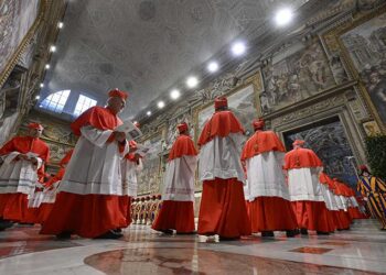 Cardinals begin day 2 conclave to vote new Pope