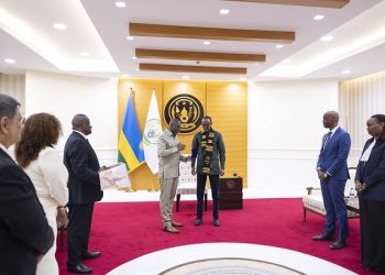 Kagame Meets Asante Kingdom Envoy to Boost Trade, Investment Ties
